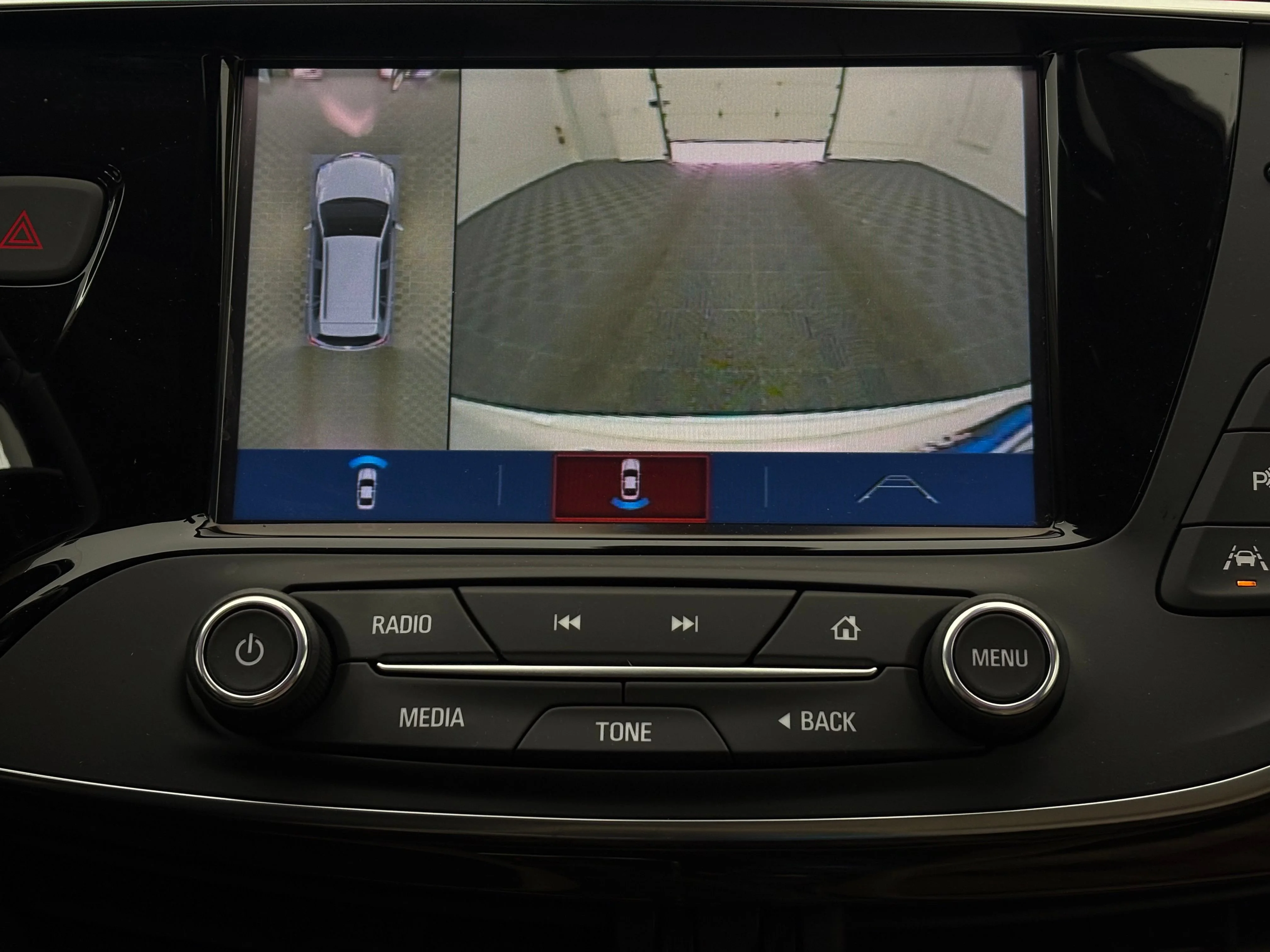 Used 2020 SUMMIT WHITE Buick Premium II image 4