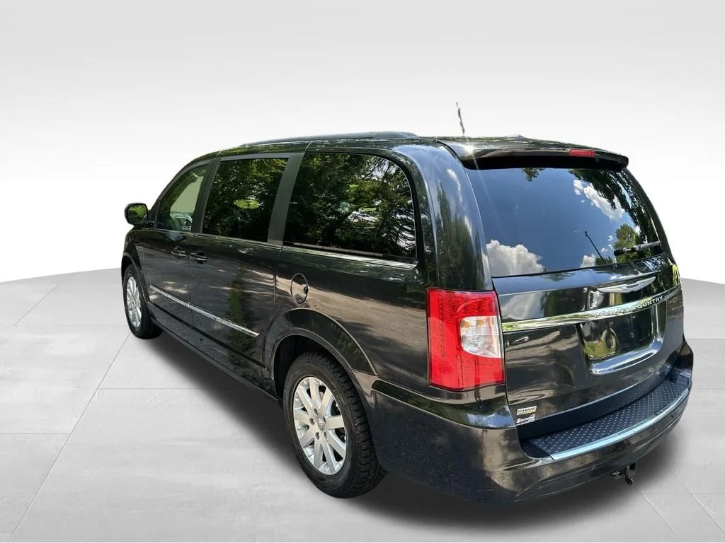 Used 2015 Black Chrysler Touring image 3