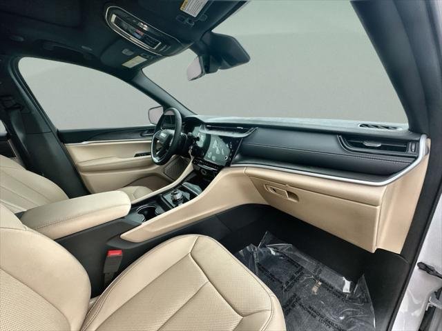 New 2026 Bright White Clear-Coat Exterior Paint Jeep Limited image 26
