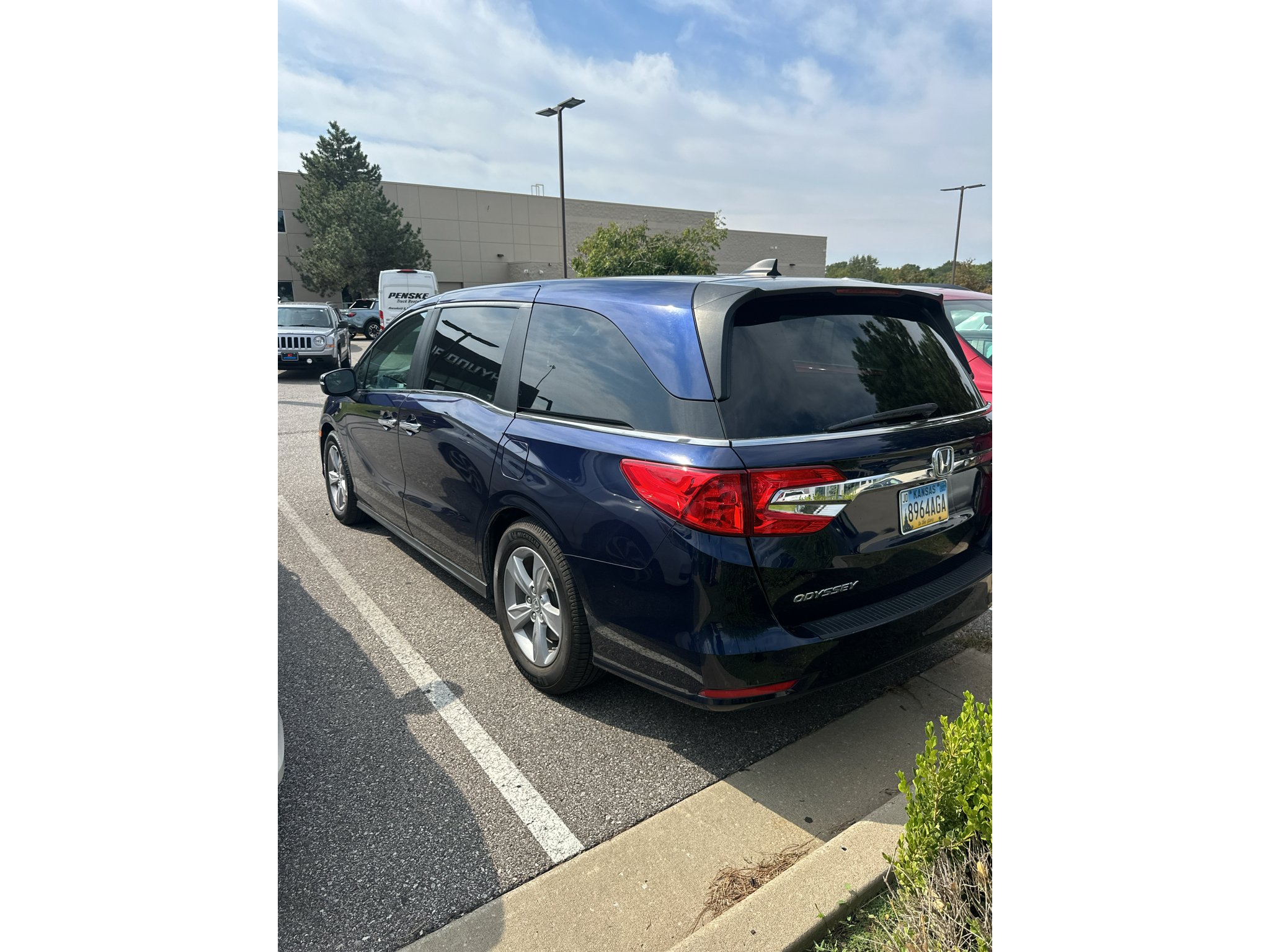 Used 2020 Blue Honda EX-L image 4