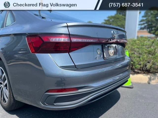 Used 2025 Platinum Gray Metallic Volkswagen 1.5T SE image 9