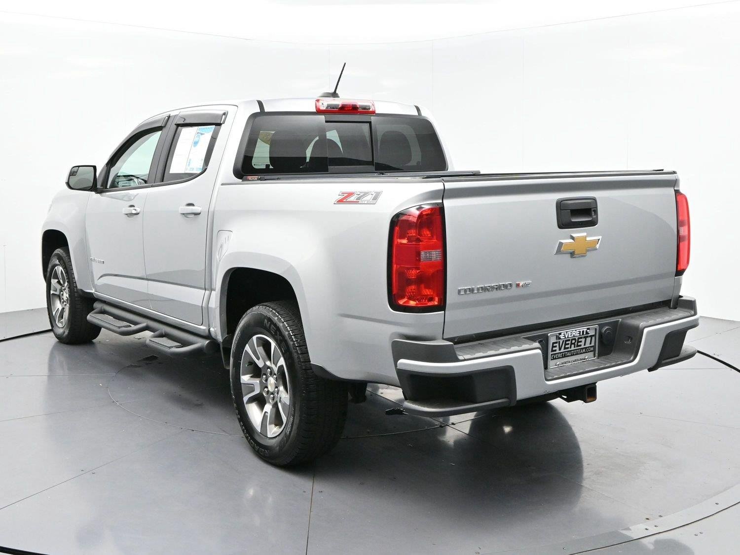 Used 2018 SILVER ICE METALLIC Chevrolet 4WD Z71 image 5