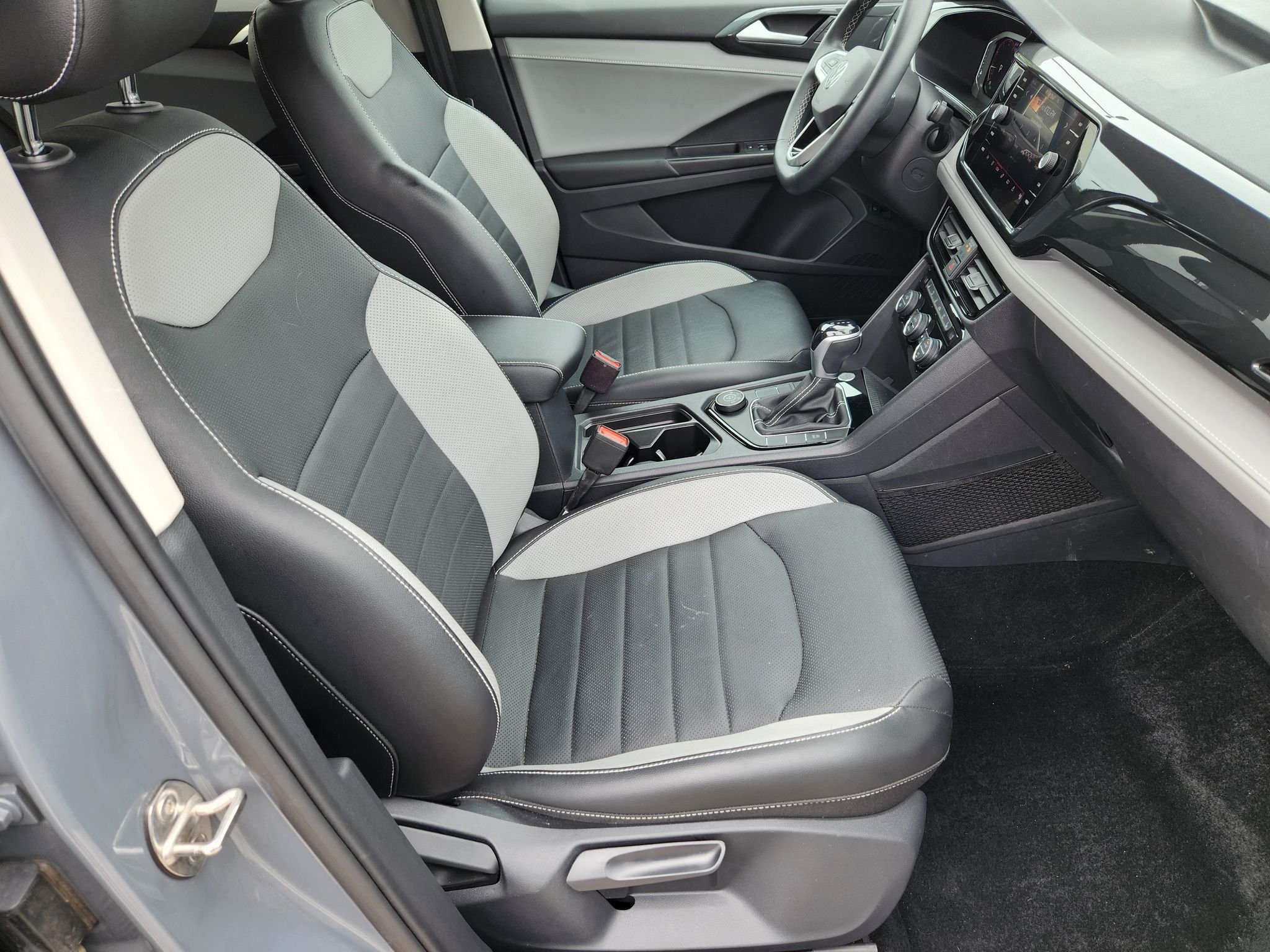 Used 2022 Pure Gray Volkswagen SEL image 19
