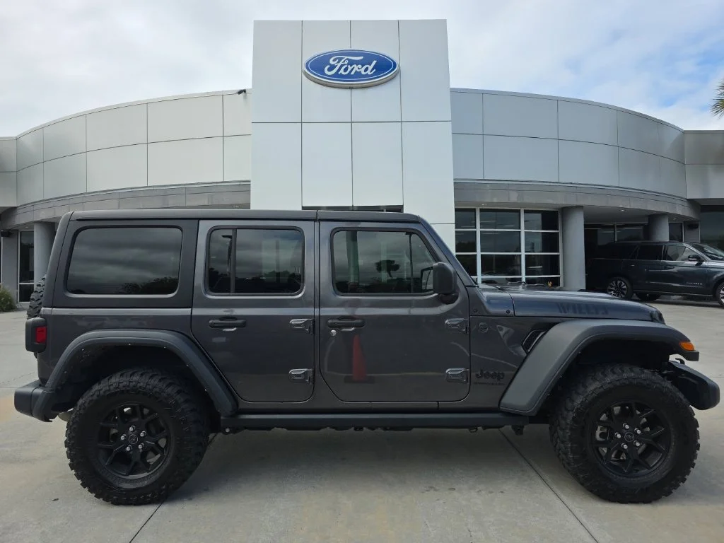 Used 2024 Crystal Metallic Jeep Sport image 2