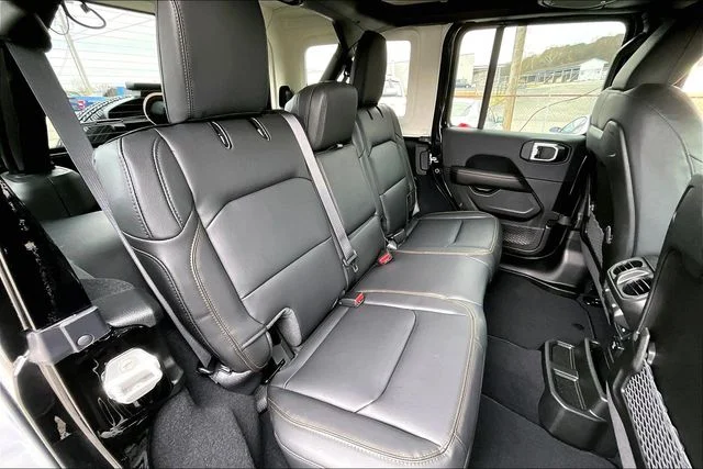 New 2026 Black Clear-Coat Exterior Paint Jeep Sahara image 15