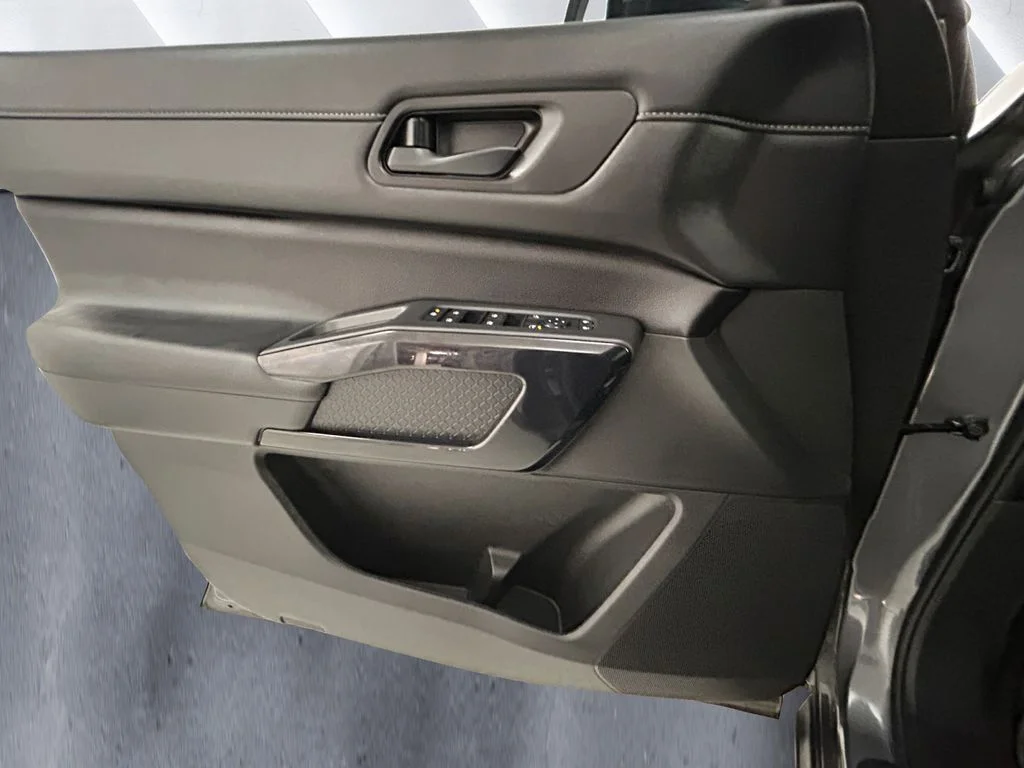 Used 2025 Gray Nissan SV image 12