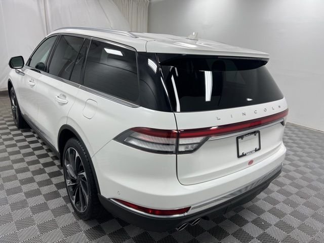 Used 2023 White Lincoln Reserve image 6