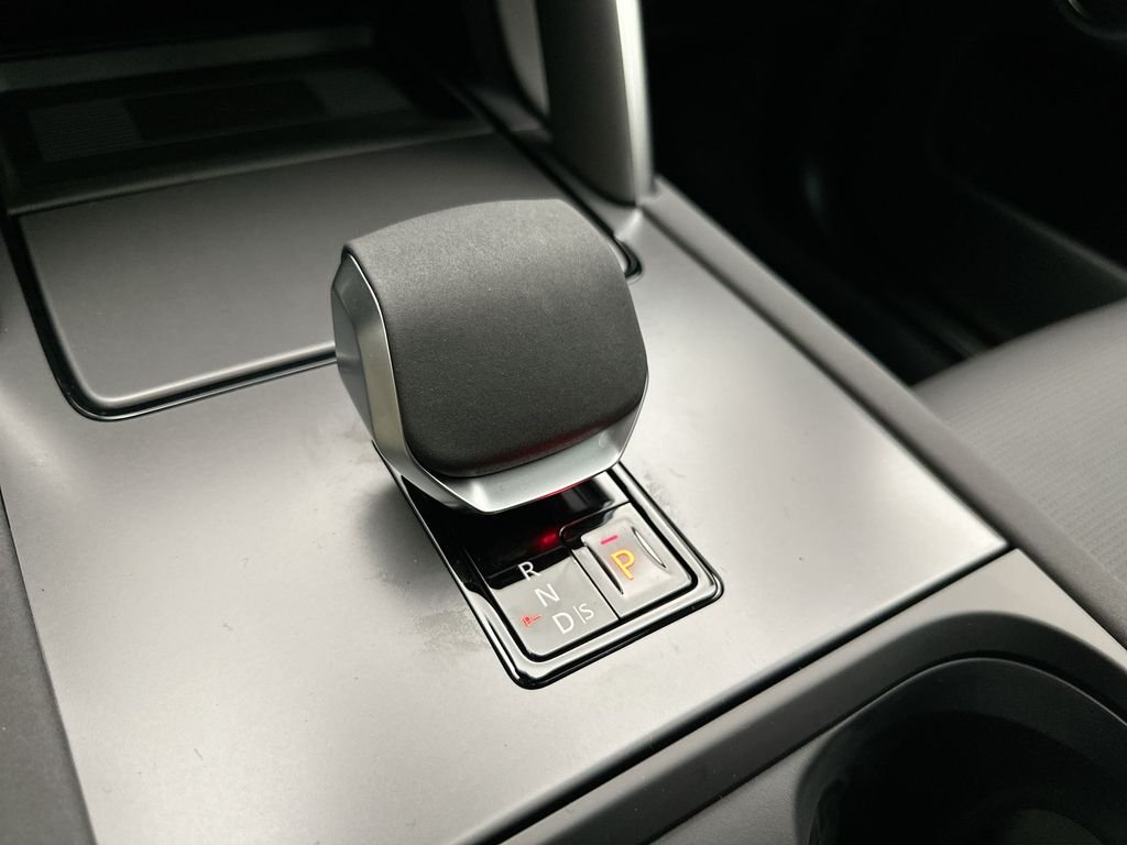 New 2026 Santorini Black Metallic Land Rover Landmark image 12