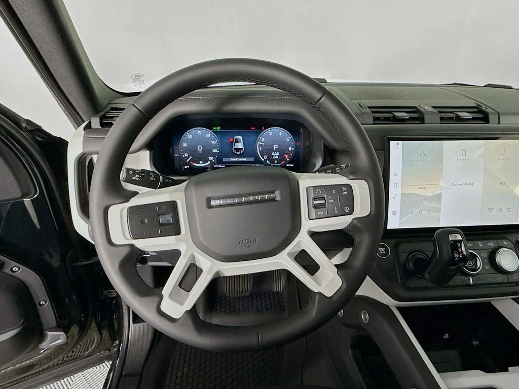 New 2026 Santorini Black Metallic Land Rover X-Dynamic SE image 12