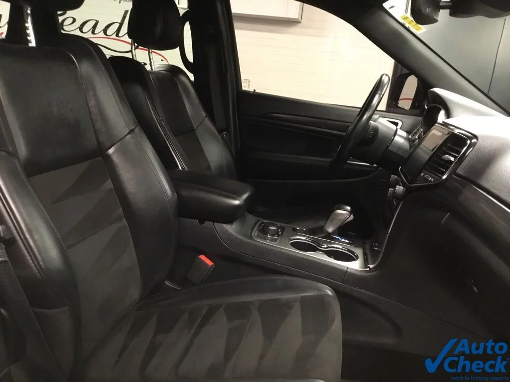 Used 2020 White Jeep Altitude image 36