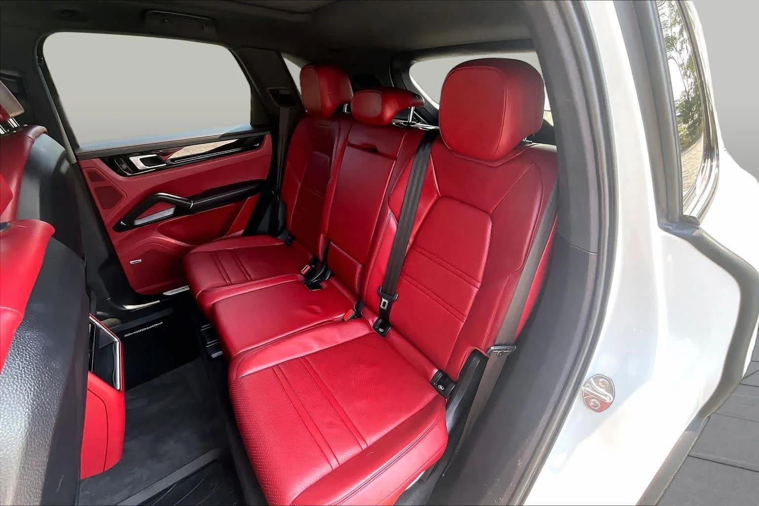 Used 2020 White Porsche  image 21