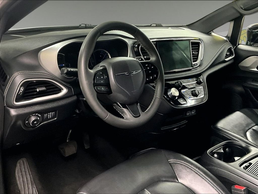 Used 2024 White Chrysler Select S Appearance image 8