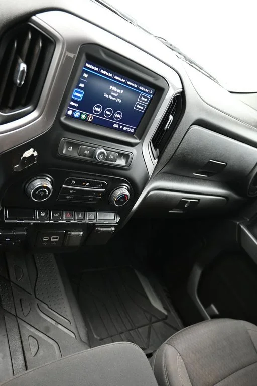Used 2022 White Chevrolet Custom image 20