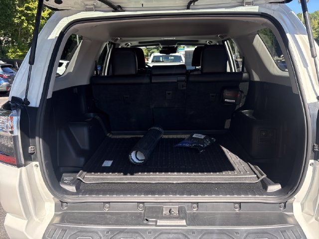 Used 2021 White Toyota Venture image 31