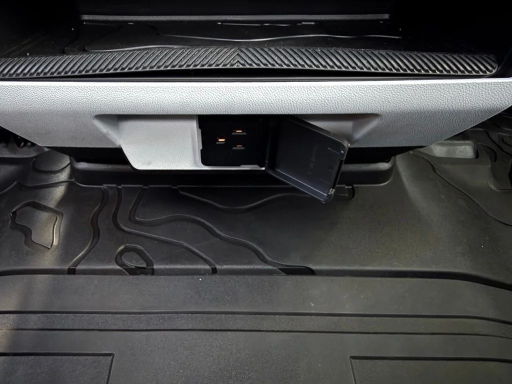 Used 2025 Black GMC 2X image 32