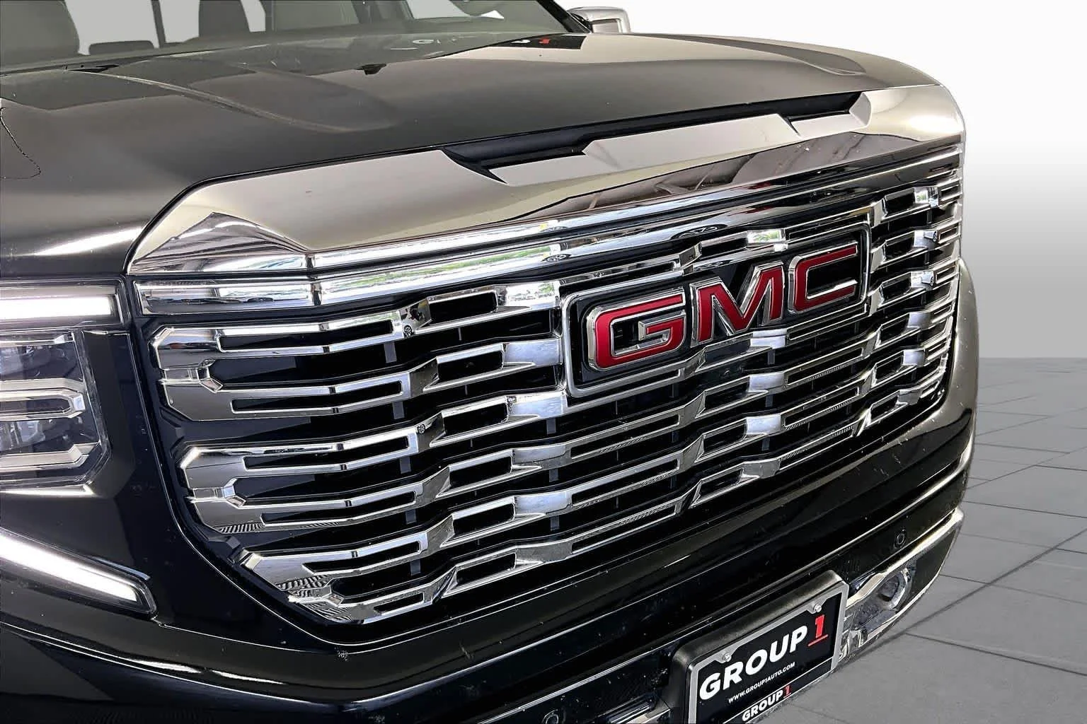 Used 2025 Onyx Black GMC Denali image 29