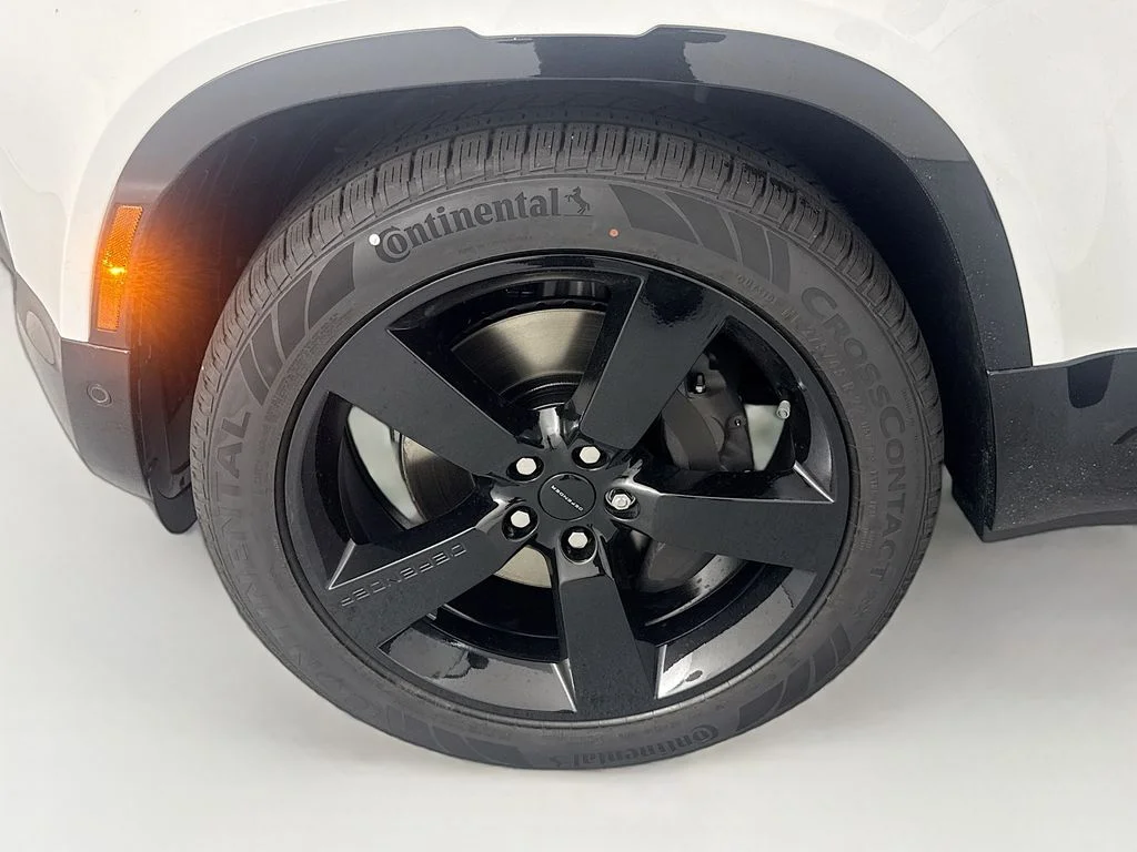 New 2026 Fuji White Land Rover X-Dynamic SE image 31