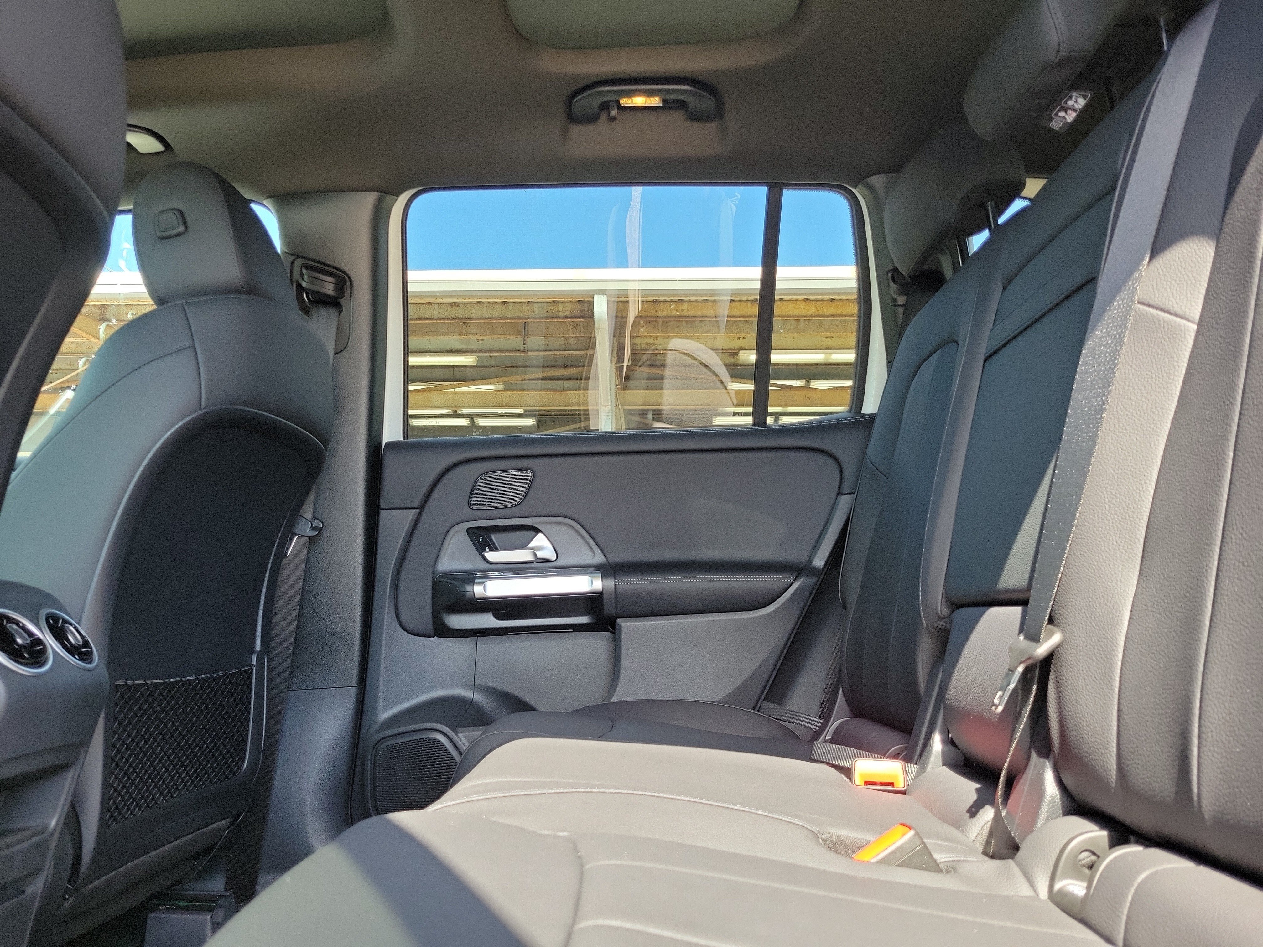 New 2026 Polar White Mercedes-Benz GLB 250 image 40