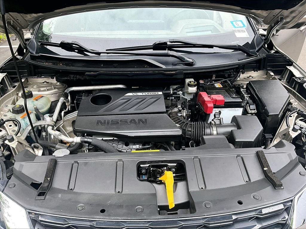 Used 2022 Gold Nissan Platinum image 31
