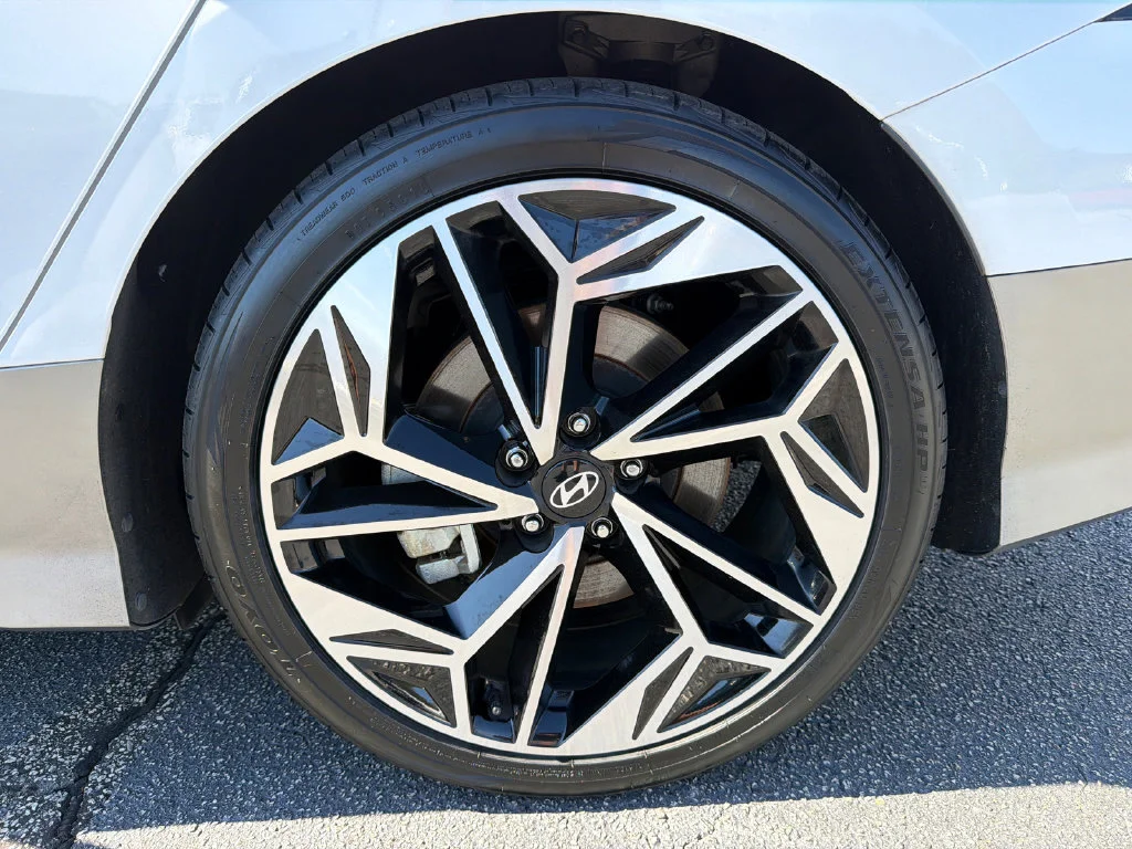 Used 2024 White Hyundai SEL image 20