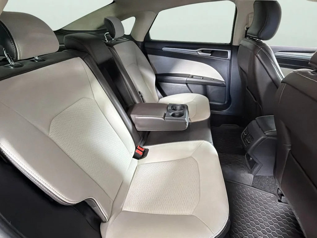 Used 2019  Ford SE image 29