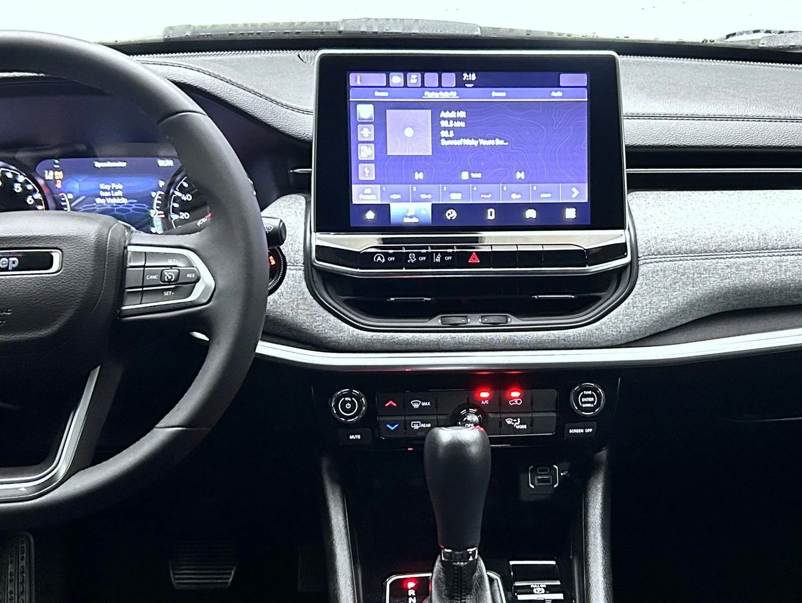 Used 2023 White Jeep Latitude image 13