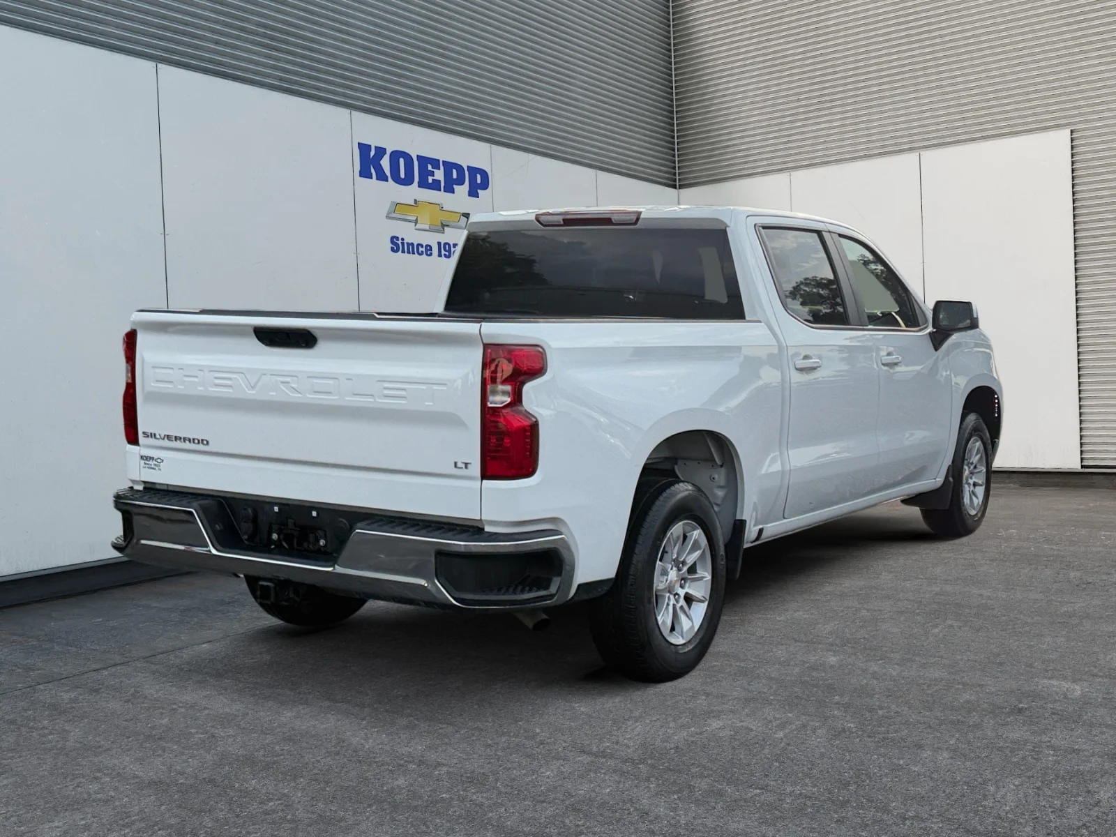 Used 2025 Summit White Chevrolet LT image 5