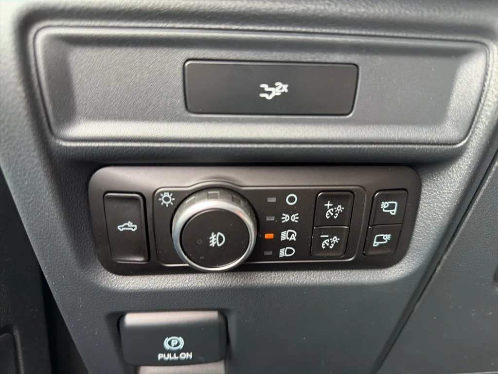 New 2026 Agate Black Metallic Ford XLT image 25