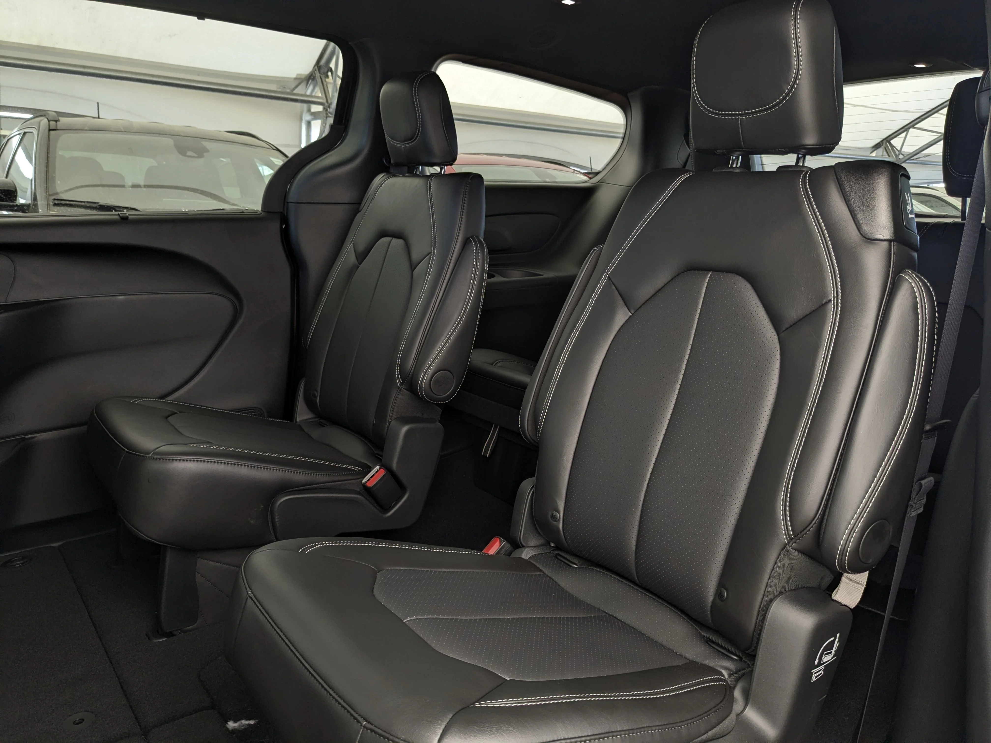 New 2026 Black Chrysler Select AWD - - Full Sunroof - S Appearance - 360 Camera - Remote Start & tons more! image 26