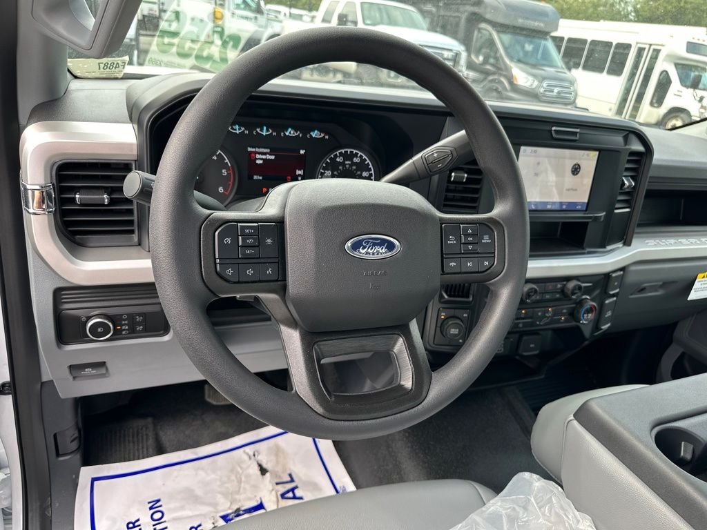 2025 Ford F-350 Super Duty Chassis Cab XL - Photo 13