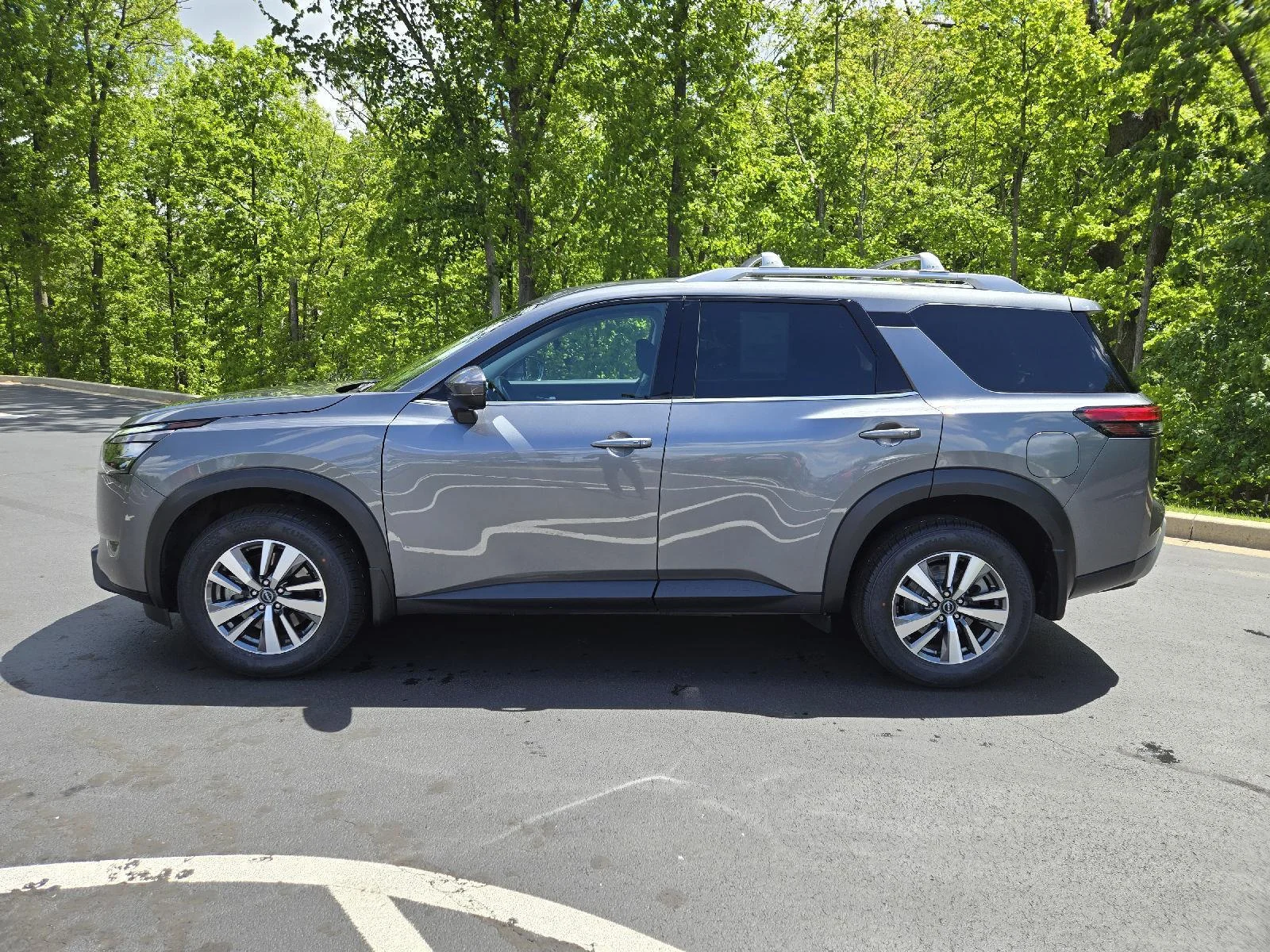 Used 2025 Gun Metallic Nissan SL image 5