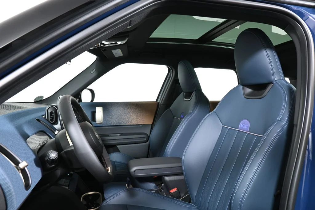 Certified Used 2025 Blue MINI Signature Plus image 13