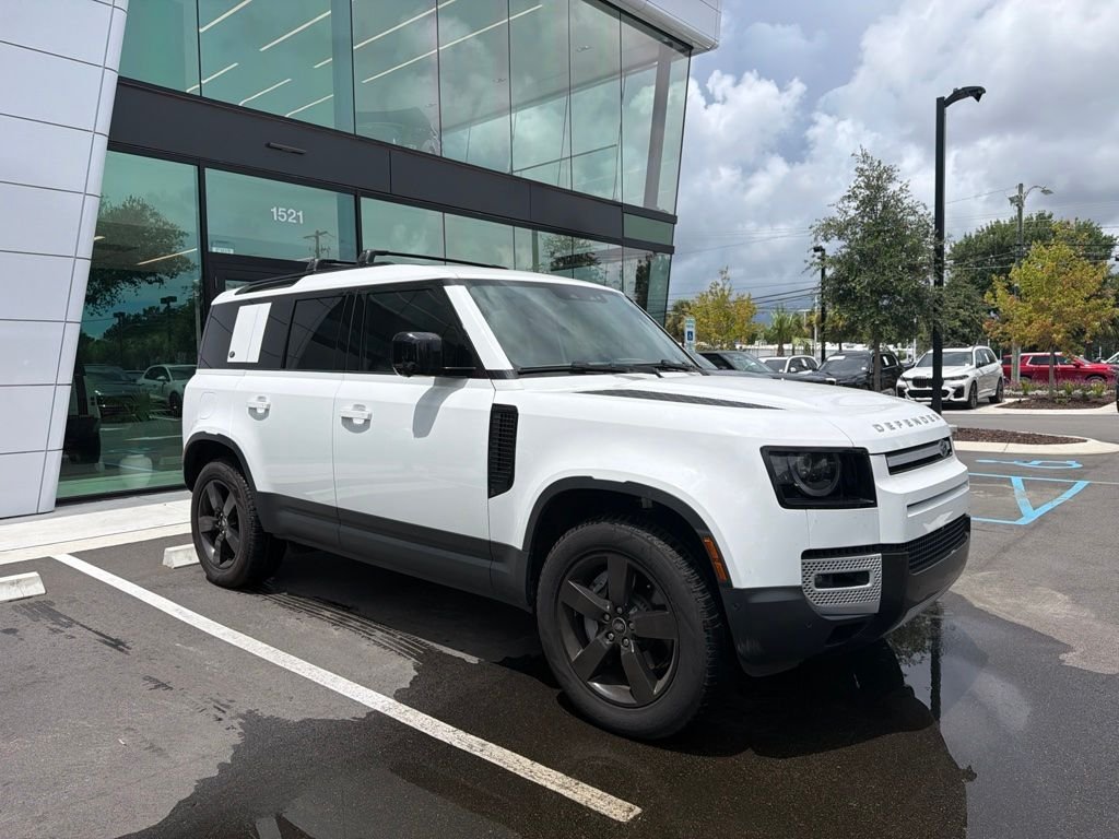 Used 2025 White Land Rover S image 4