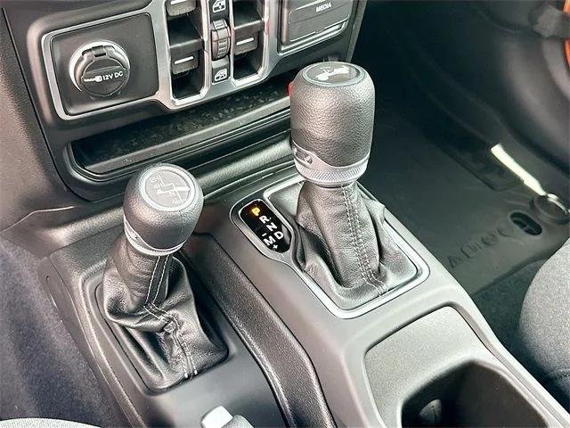 2025 Jeep Wrangler 4-Door Sahara - Photo 11