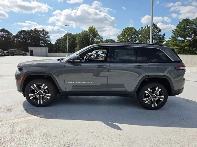 New 2027 Sting-Gray Clear-Coat Paint Jeep Limited image 4