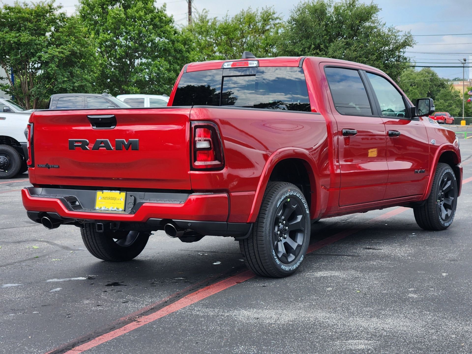 New 2026 Molten Red Pearl-Coat Exterior Paint RAM Big Horn/Lone Star image 4