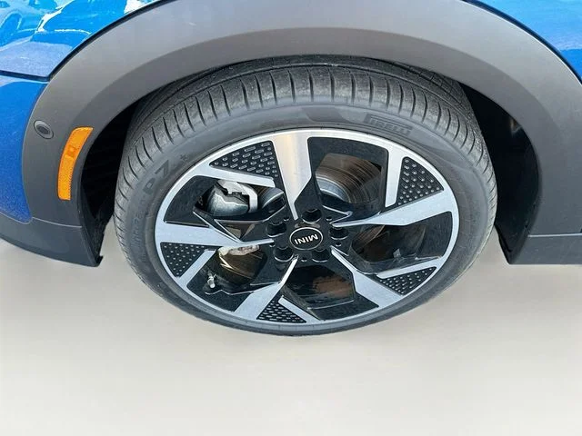 New 2026 Blue MINI Signature Plus image 25
