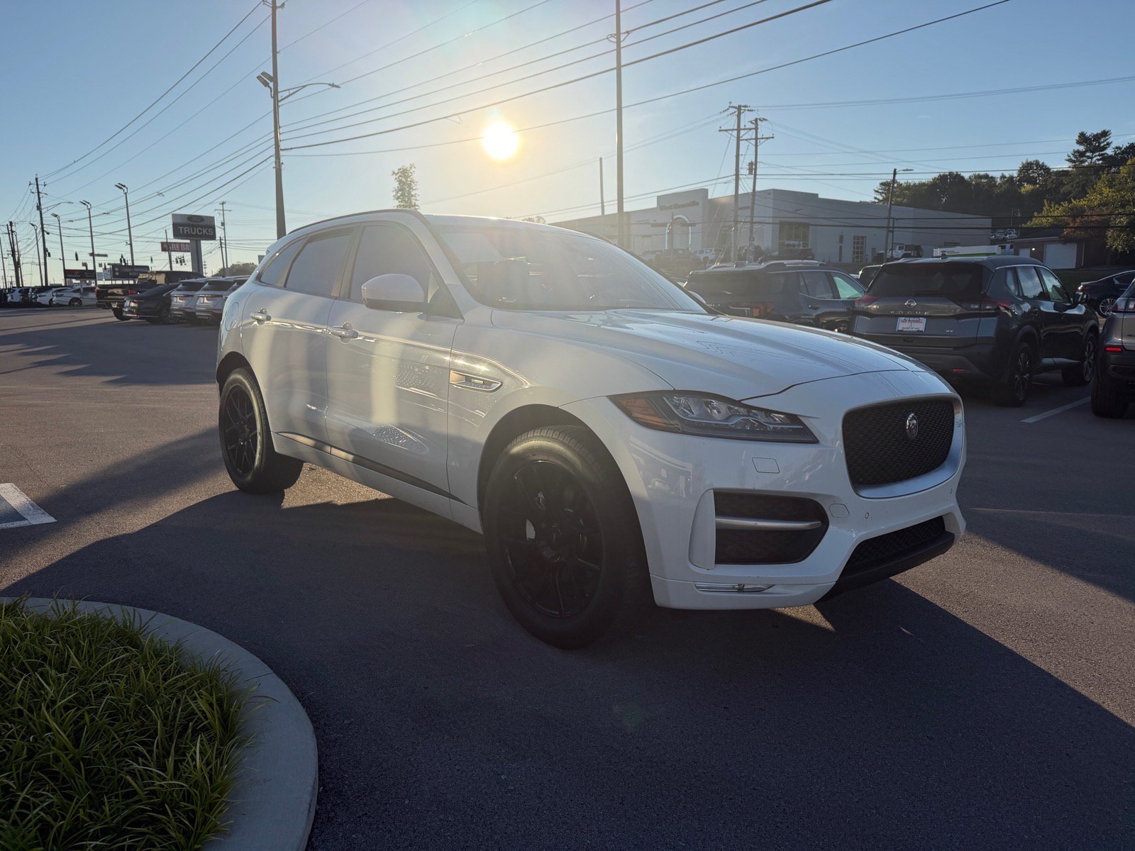 Used 2017 Polaris White Jaguar 35t R-Sport image 5