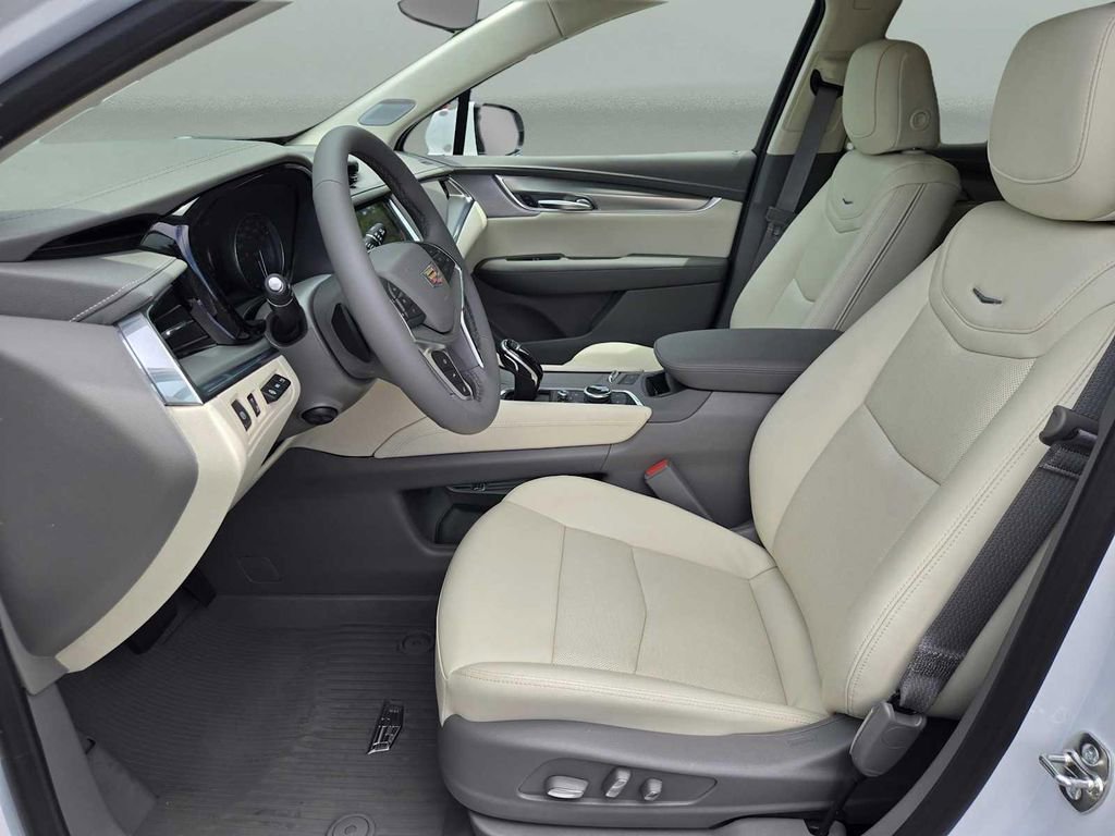 New 2026 Crystal White Tricoat Cadillac Premium Luxury image 21