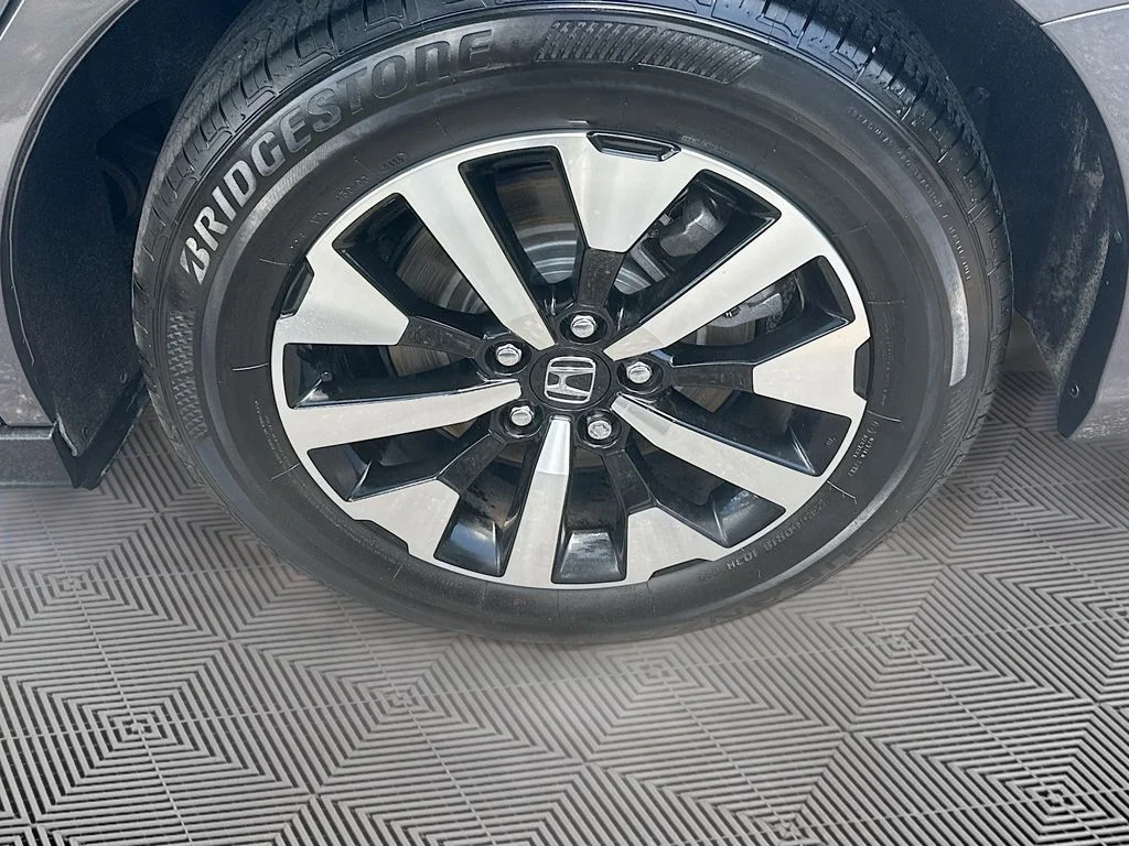 Used 2025  Honda EX-L image 36