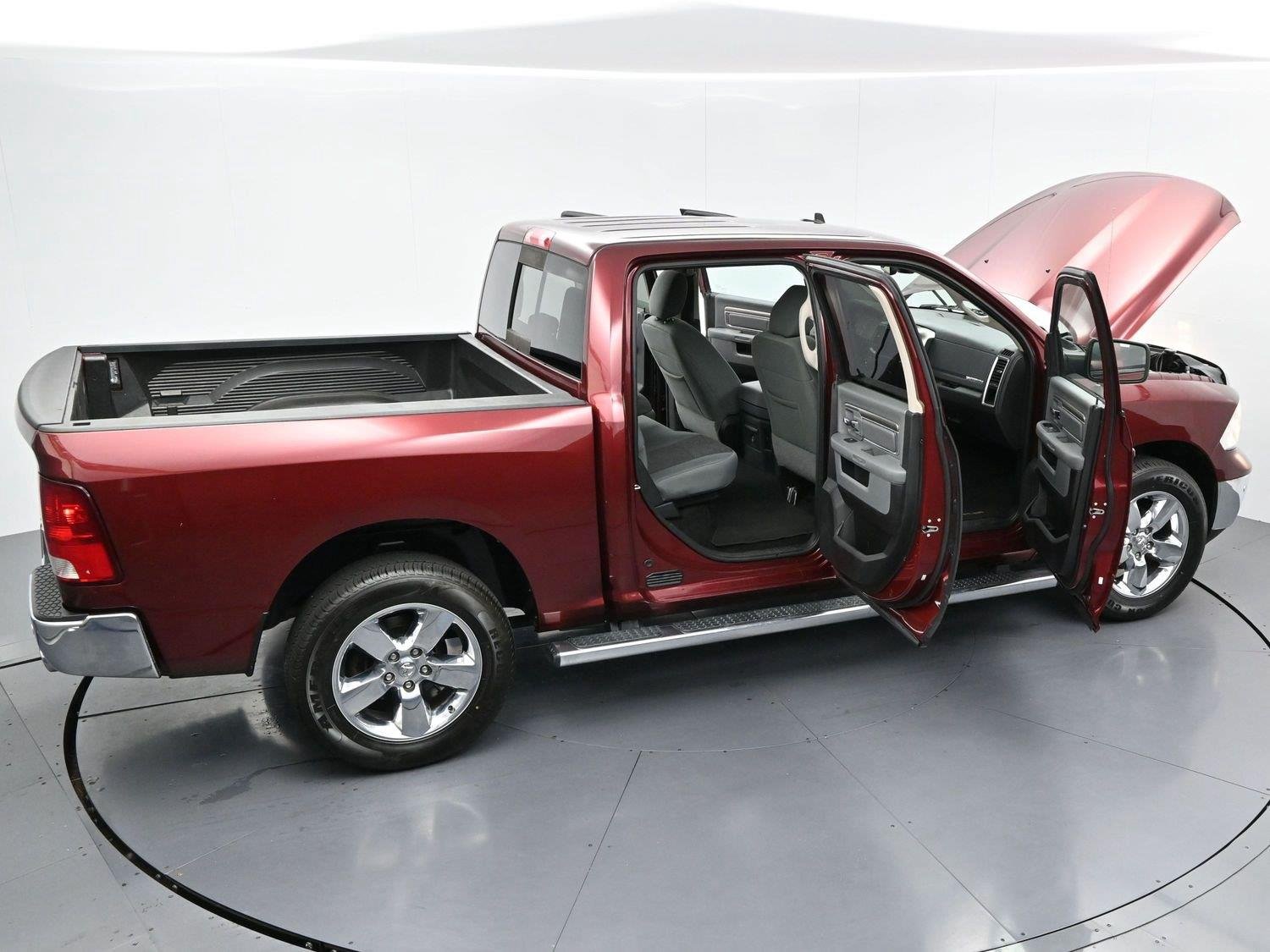Used 2017 Delmonico Red Pearlcoat Ram Big Horn image 39