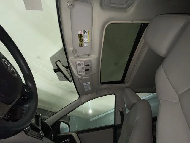 Used 2014 Silver Toyota XLE image 21