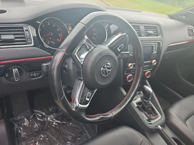 Used 2017  Volkswagen GLI image 16