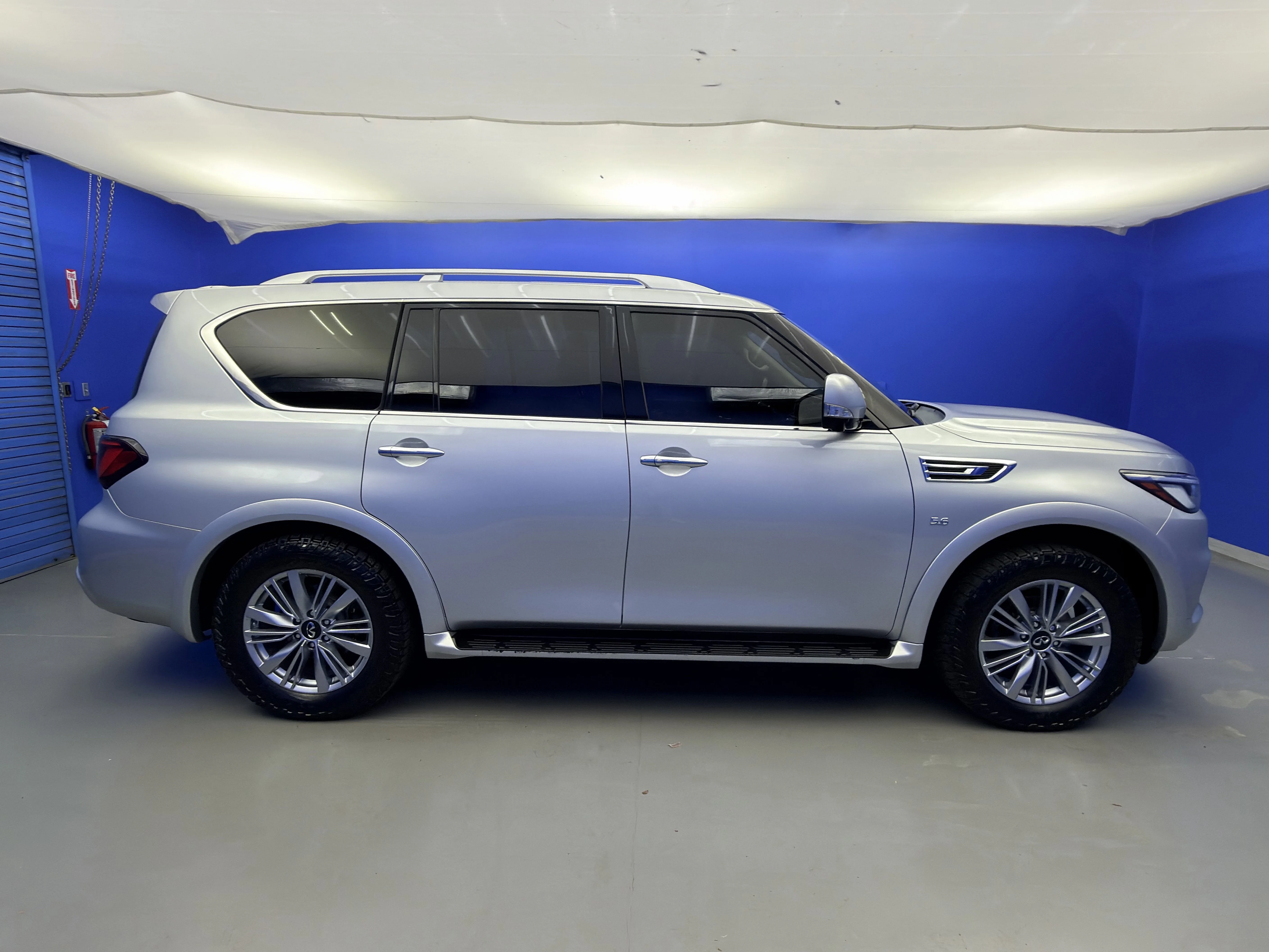 Used 2019 Liquid Platinum INFINITI LUXE image 8