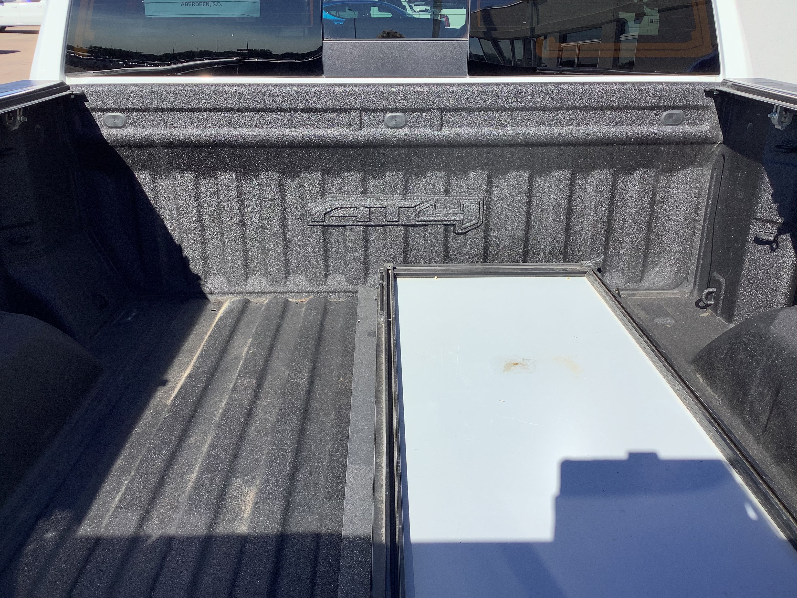 Used 2021 White GMC AT4 image 8
