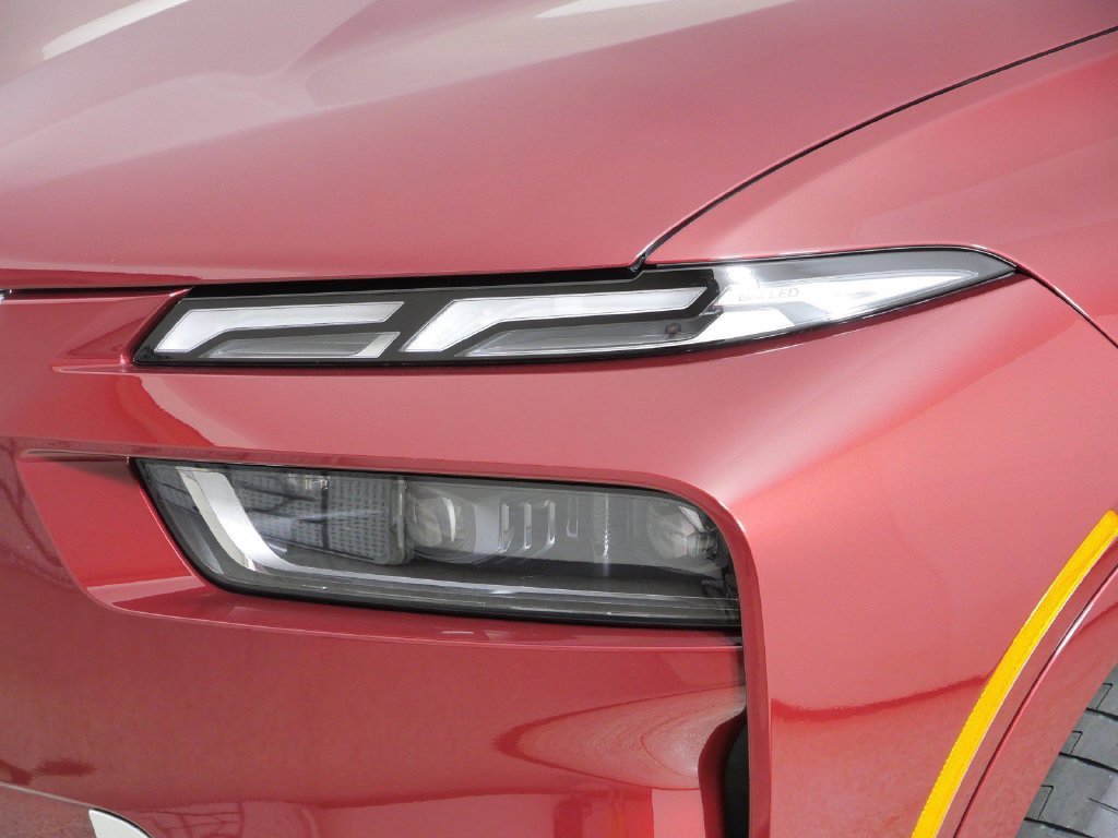 Used 2027 Red BMW xDrive40i image 4