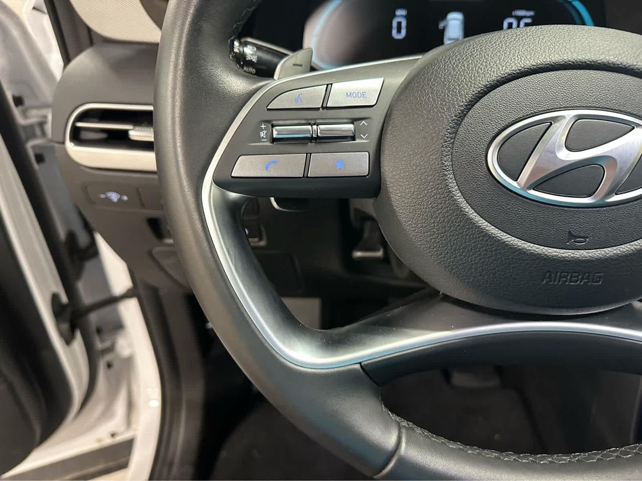 New 2025 Hyper White Hyundai XRT AWD image 23