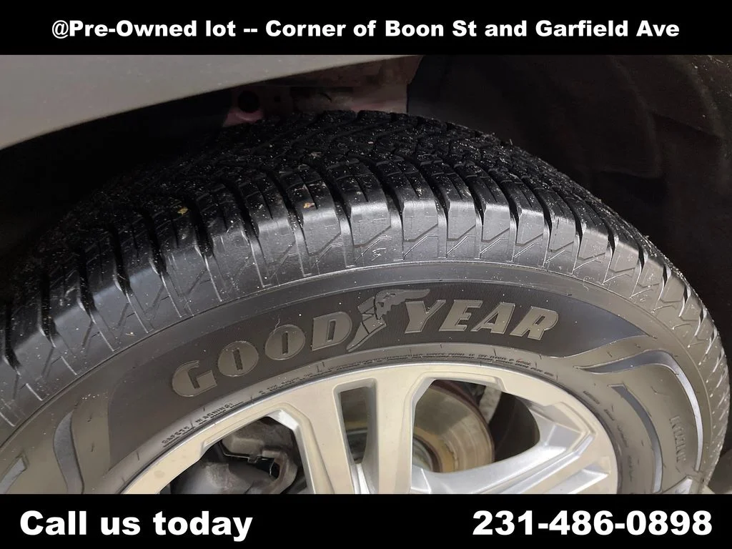 Used 2020 Red GMC SLE image 12