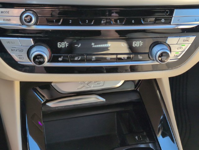 Used 2021 White BMW sDrive30i image 19