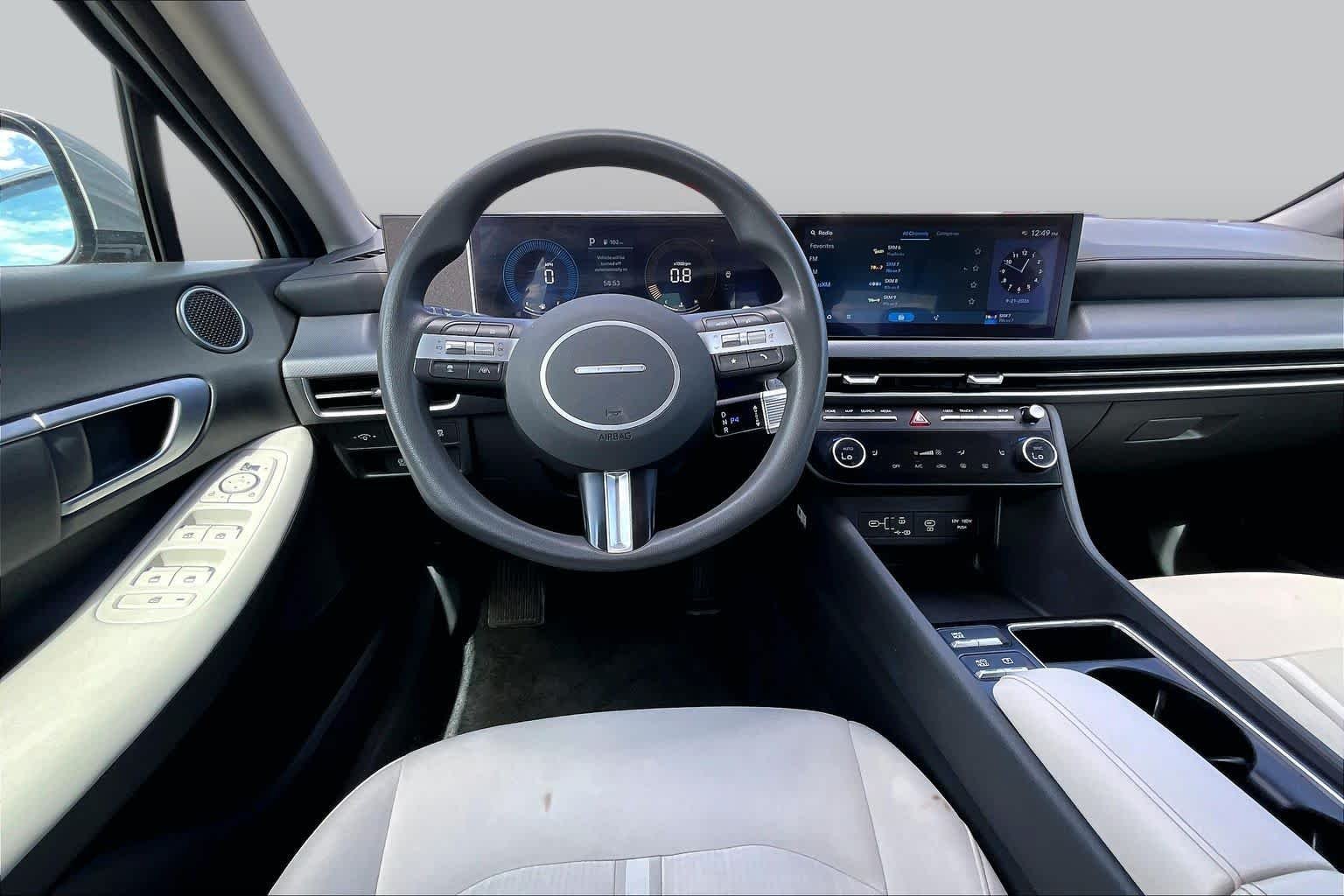 Used 2025 Aero Silver Hyundai SEL image 6